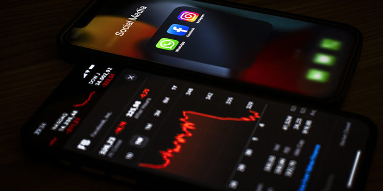 Eski çalışanının ifşası ve saatler süren çöküş; Facebook hisseleri yüzde 5'in üzerinde değer kaybetti