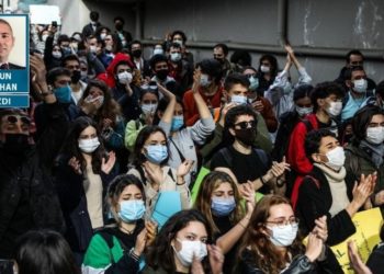 Eski çöküyor ama yeni doğamıyor: Bu yolun sonu çöküş