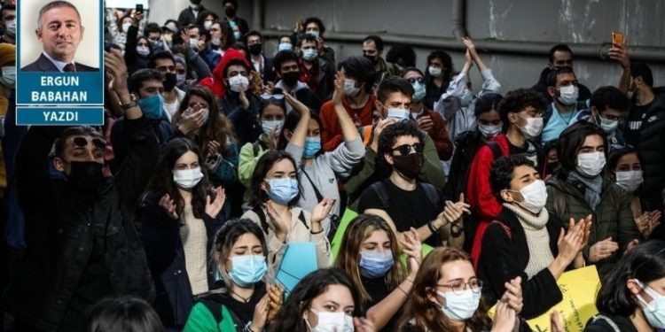 Eski çöküyor ama yeni doğamıyor: Bu yolun sonu çöküş