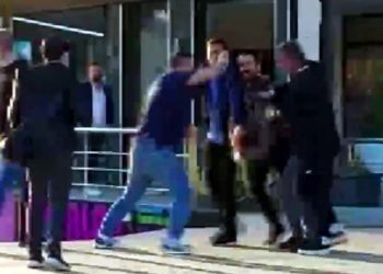 Eşine şiddet uygulayan erkeğe aile üyelerinden linç girişimi