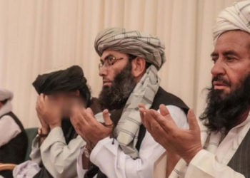 FIFA, aralarında kadın futbolcular ve basketbolcuların olduğu 57 kişiyi Afganistan'dan kurtardı