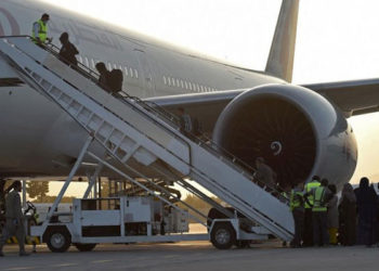 FIFA kadın futbolcuların aralarında bulunduğu 100 kişiyi Afganistan'dan kurtardı