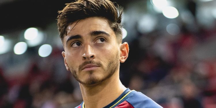 Faal bir futbolcu ilk kez eşcinsel olduğunu açıkladı; "Bana herkesle eşit bir şekilde davranılmasını istiyorum"