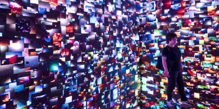 Facebook 'metaverse'yi inşa etmek için AB'de 10 bin kişiyi işe alacağını açıkladı