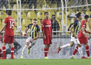Fenerbahçe, Belçika ekibi Royal Antwerp ile 2-2 berabere kaldı