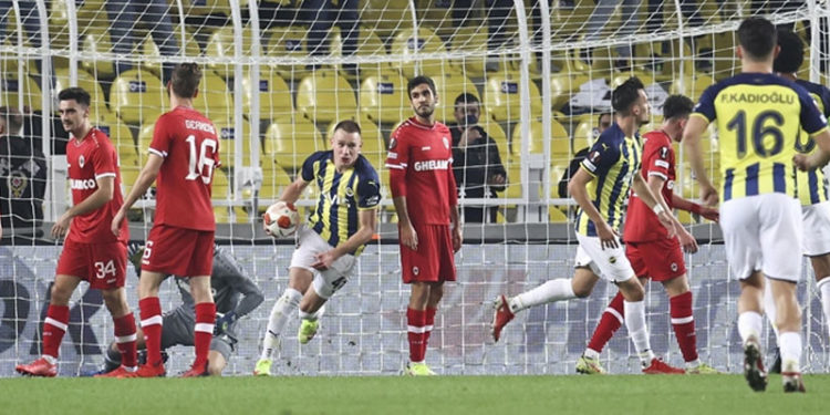 Fenerbahçe, Belçika ekibi Royal Antwerp ile 2-2 berabere kaldı