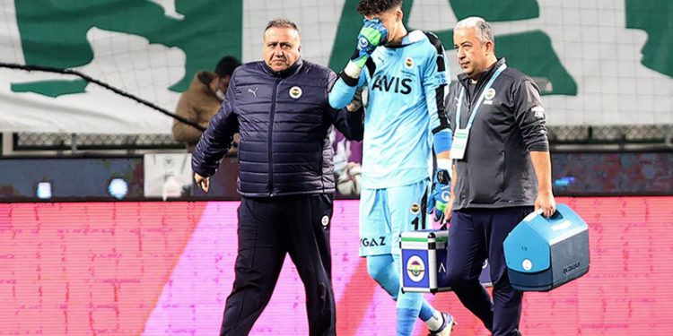 Fenerbahçe'de Altay Bayındır, 3 ay sahalardan uzak kalacak