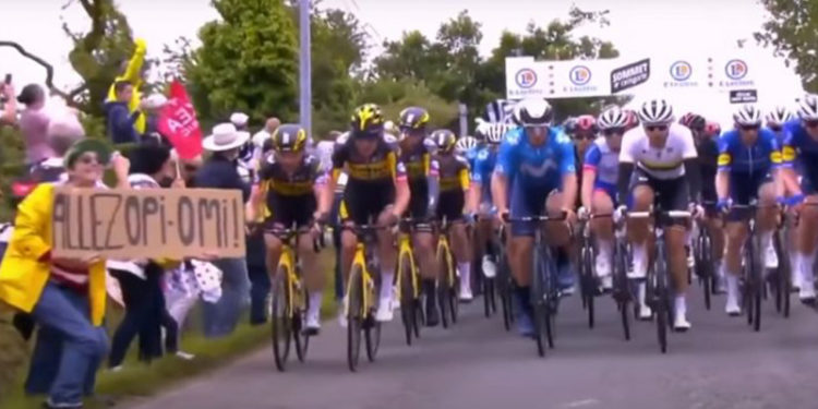 Fransa Bisiklet Turu'nda yarışçıların kaza yapmasına neden olan seyirciye 4 ay hapis cezası