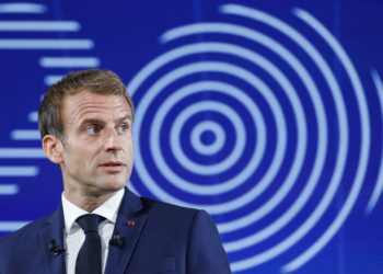 Fransa artan yakıt fiyatlarına karşı 38 milyon vatandaşına 100’er euro ödeyecek