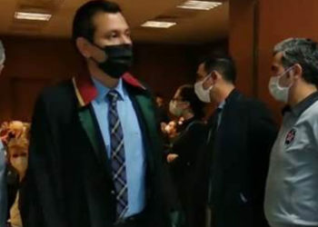 Gezi ve Çarşı davalarının birleştirilmesinin ardından ilk duruşma: Çarşı davası avukatları salonu terk etti