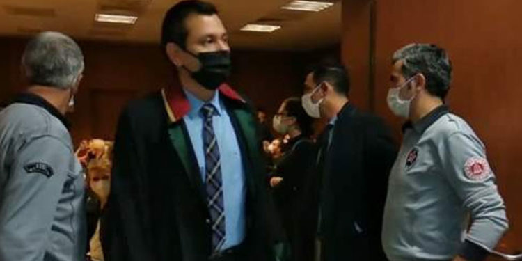 Gezi ve Çarşı davalarının birleştirilmesinin ardından ilk duruşma: Çarşı davası avukatları salonu terk etti