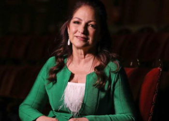 Gloria Estefan dokuz yaşındayken akrabasının tacizine uğradığını anlattı