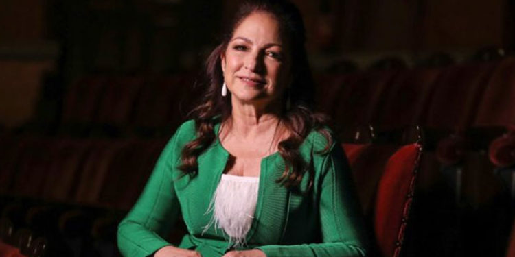 Gloria Estefan dokuz yaşındayken akrabasının tacizine uğradığını anlattı