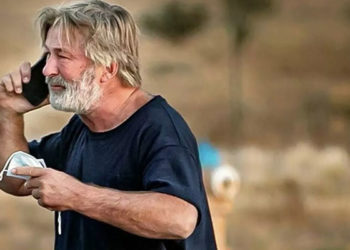 Görüntü yönetmenini öldüren Alec Baldwin'e dolu silah verildikten sonra güvenli olduğu söylenmiş
