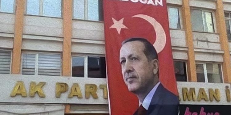 'Güç kaybını gizlemenin yeni yöntemi': DEVA'lı başkan AKP'ye üye yapılmış
