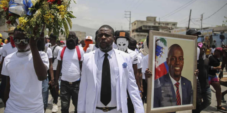 Haiti'de silahlı çeteciler, resmi törene giden Başbakan'ı geri gönderdi