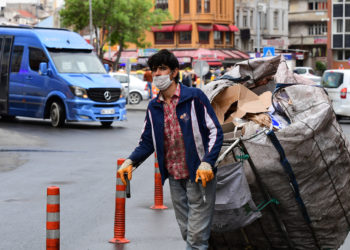 Halk atık kağıt işçilerinin engellenmesini doğru bulmuyor