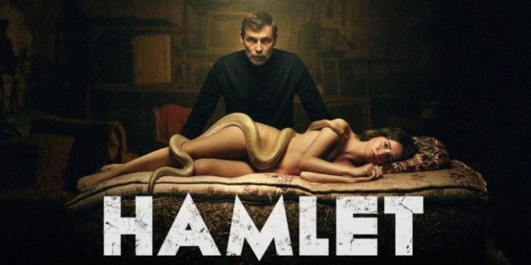 Hamlet dizisinin afişine uygulanan sansür tepki çekti