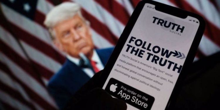 Hesapları kapatılan Trump kendi sosyal medya uygulamasını başlatıyor