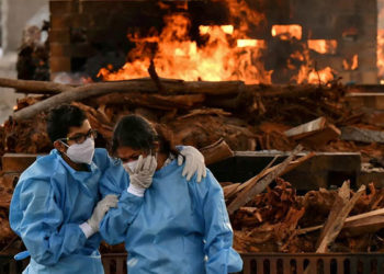 Hindistan, Kovid-19 nedeniyle ölenlerin ailelerine 674'er dolar ödeyecek