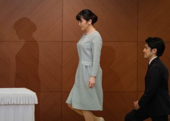 Japon Prenses halktan biriyle evlenmek için kraliyet statüsünden vazgeçti