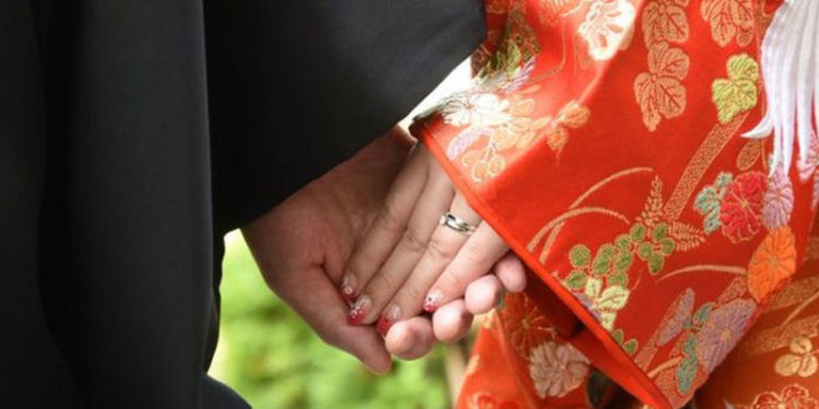 Japonya'da kadınlar soyadı kanunu reformu istiyor
