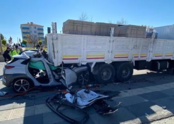 KHK’lı profesörün asistan hekim kızı trafik kazasında hayatını kaybetti