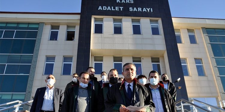 Kars Baro Başkanı Fettah Çapkurt: Meslektaşımız emniyette fiziki, sözlü saldırıya maruz kaldı