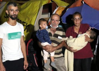 Kirasını ödeyemeyen 7 kişilik aile, 2,5 aydır boş araziye kurdukları çadırda yaşıyor