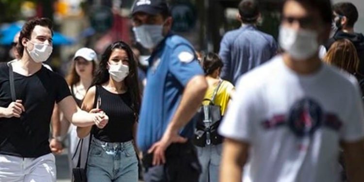 Koronavirüs Bilim Kurulu üyesi Akın: Hastalık genç yaş grubuna doğru kaymış durumda