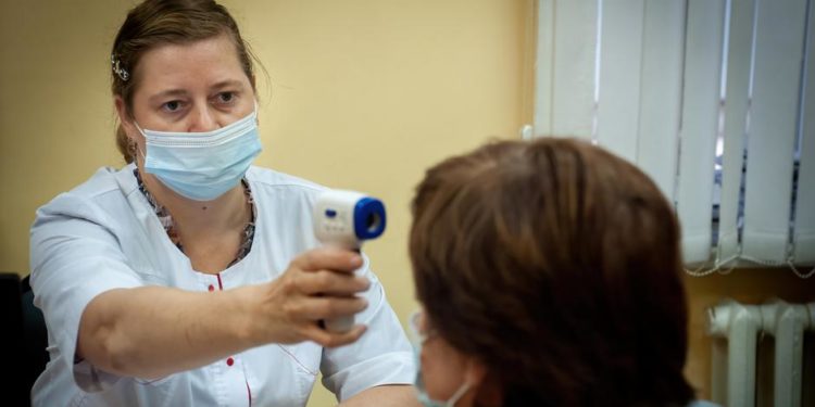 Koronavirüs: Rusya’da bir günde binden fazla ölü