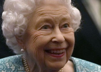 Kraliçe 2. Elizabeth'in Çarşamba gecesini hastanede geçirdiği açıklandı