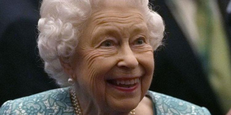 Kraliçe 2. Elizabeth'in Çarşamba gecesini hastanede geçirdiği açıklandı
