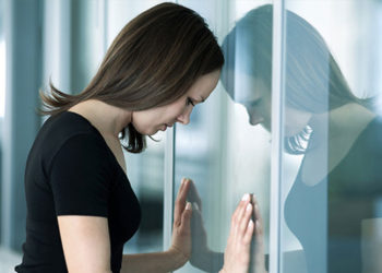 Kronik depresyona karşı yapılan deneysel beyin implantı tedavisi başarılı oldu