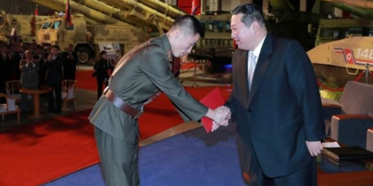 Kuzey Kore lideri Kim Jong-un 'yenilmez bir askeri güç' kuracağını söyledi