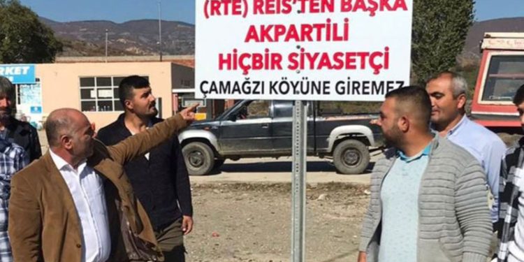 Köye ‘AKP’li siyasetçi giremez’ tabelası