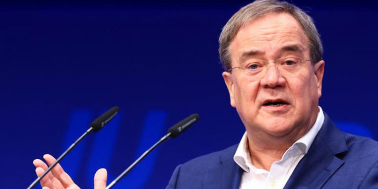 Laschet eyalet başbakanlığını bıraktı