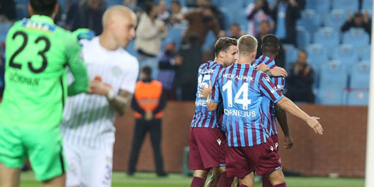 Lider Trabzonspor zirvede puan farkını 7'ye çıkardı