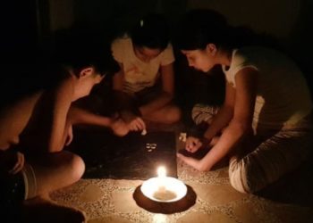 Lübnan karanlığa gömüldü