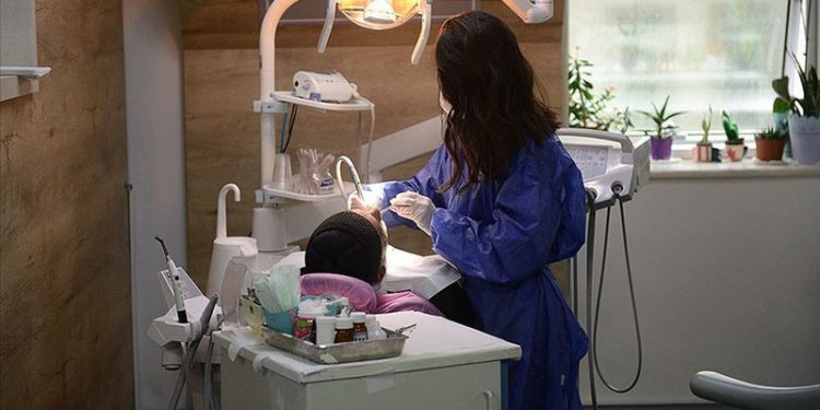 MHRS ile ADSM’lerden randevu alamayan yurttaşlar, soluğu özel kliniklerde alıyor