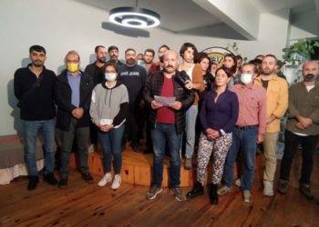 MKM’li sanatçılar konser yasağını müzik ve halaylarla protesto etti