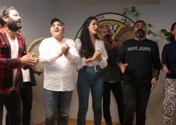 MKM’li sanatçılar konser yasağını müzik ve halaylarla protesto etti