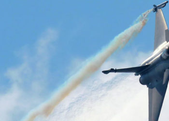 Macron'un 'sömürgeci' sözlerine misilleme: Cezayir, hava sahasını Fransız askeri uçaklarına kapattı