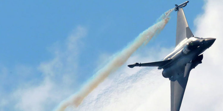 Macron'un 'sömürgeci' sözlerine misilleme: Cezayir, hava sahasını Fransız askeri uçaklarına kapattı