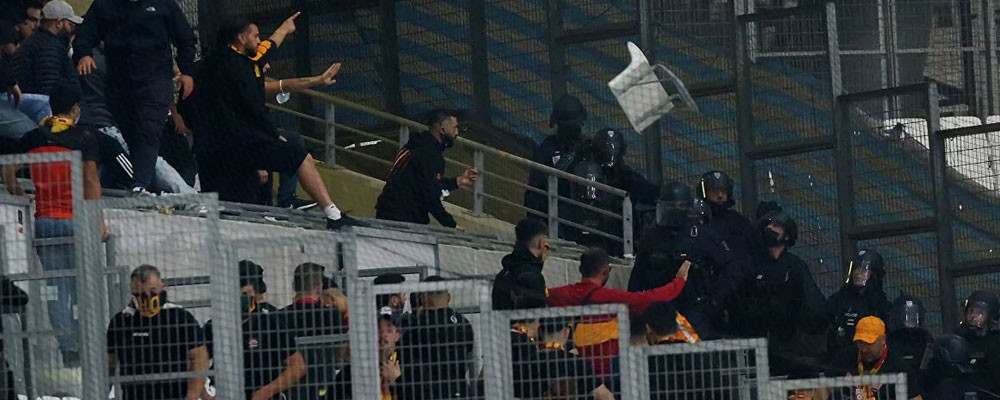 Marsilya-Galatasaray maçı tribündeki olaylardan dolayı 10 dakika durdu