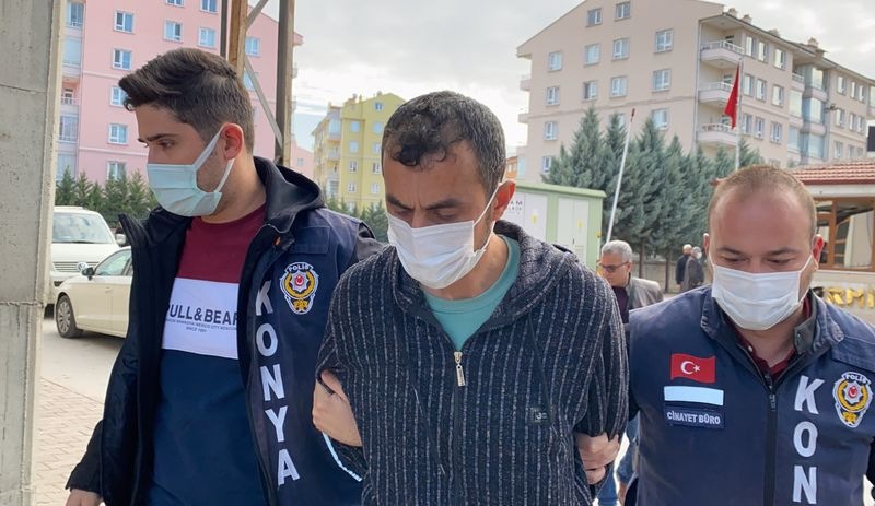 Maske takmadığı için indirildiği otobüse silahla gelip kendisine tepki gösteren yolcuyu vurdu