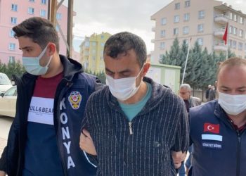 Maske takmadığı için indirildiği otobüse silahla gelip kendisine tepki gösteren yolcuyu vurdu