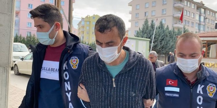 Maske takmadığı için indirildiği otobüse silahla gelip kendisine tepki gösteren yolcuyu vurdu