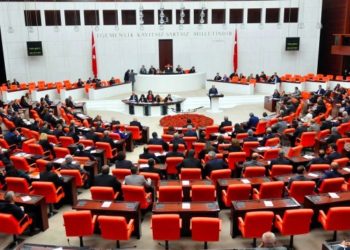 Meclis Kürt sorununun inkarıyla açıldı