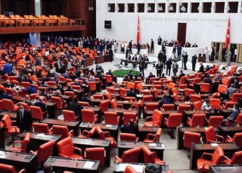 Meclis’te kamu reklamı tartışması: Babanızın mı bunlar?